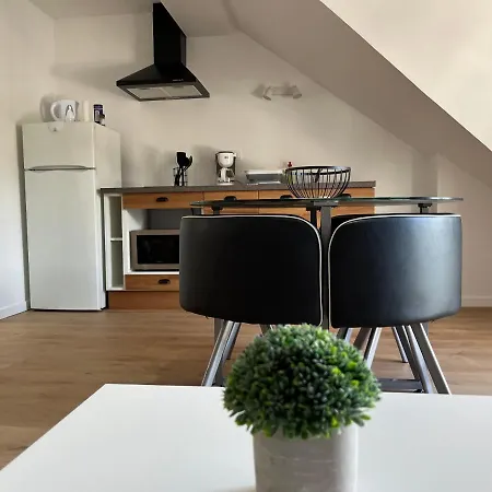 La Butte, Chaleureux Au Coeur De Apartament *