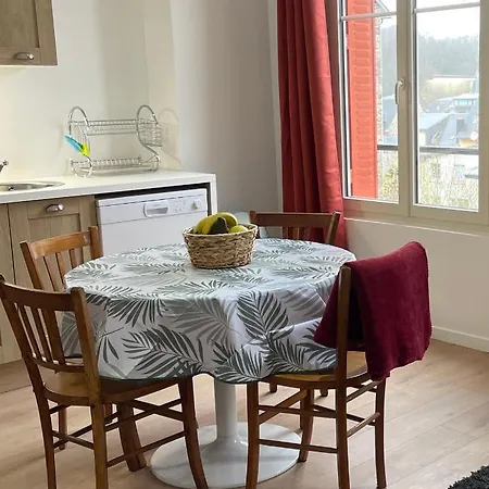 La Butte, Chaleureux Au Coeur De Apartament *