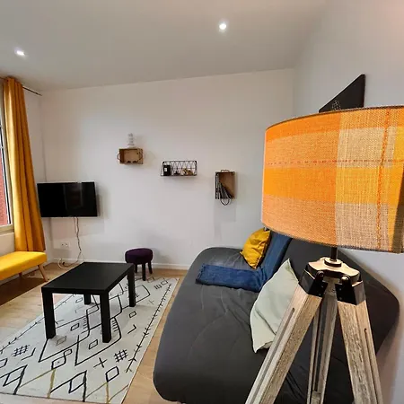 La Butte, Chaleureux Au Coeur De Apartament *