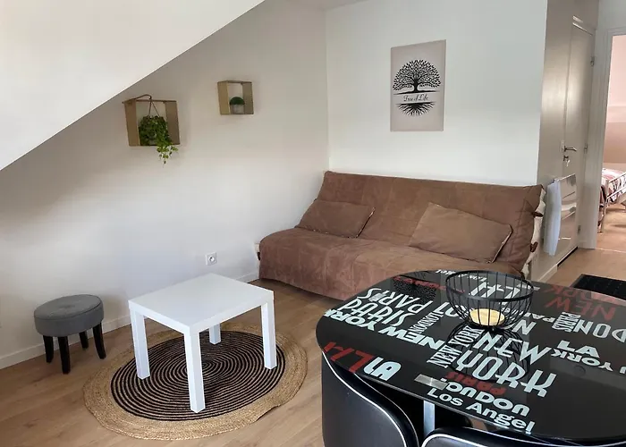 Апартаменты La Butte, Chaleureux Au Coeur De Ла-Бурбуль