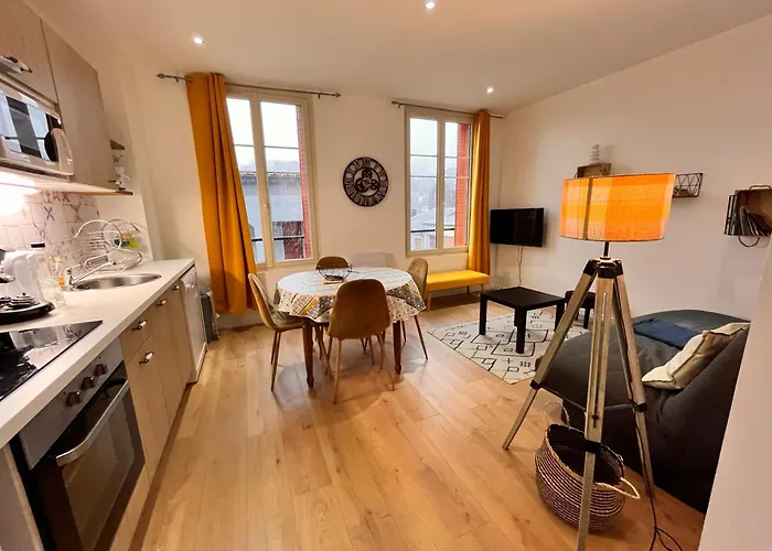 Апартаменты La Butte, Chaleureux Au Coeur De Ла-Бурбуль